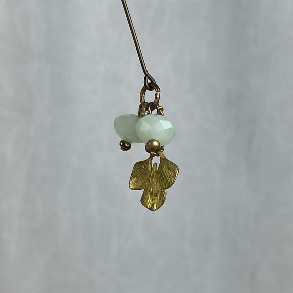 🍃 Brass Gold Tone Stick Pin Leaves Charm Mint Green Faceted Dangling Beads - Picture 10 of 16